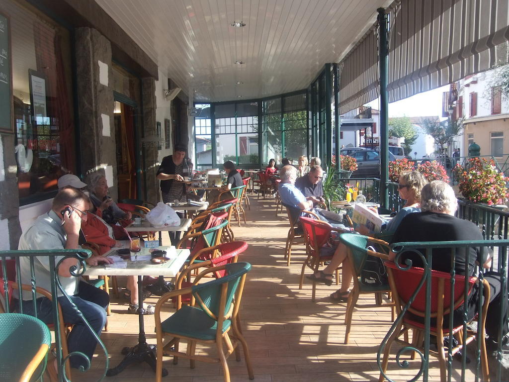 Hotel-Cafe Du Trinquet Cambo-les-Bains Exterior photo